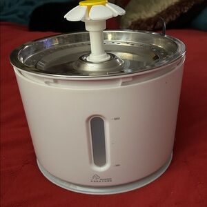 White Pet Water Fountain with Flower Top